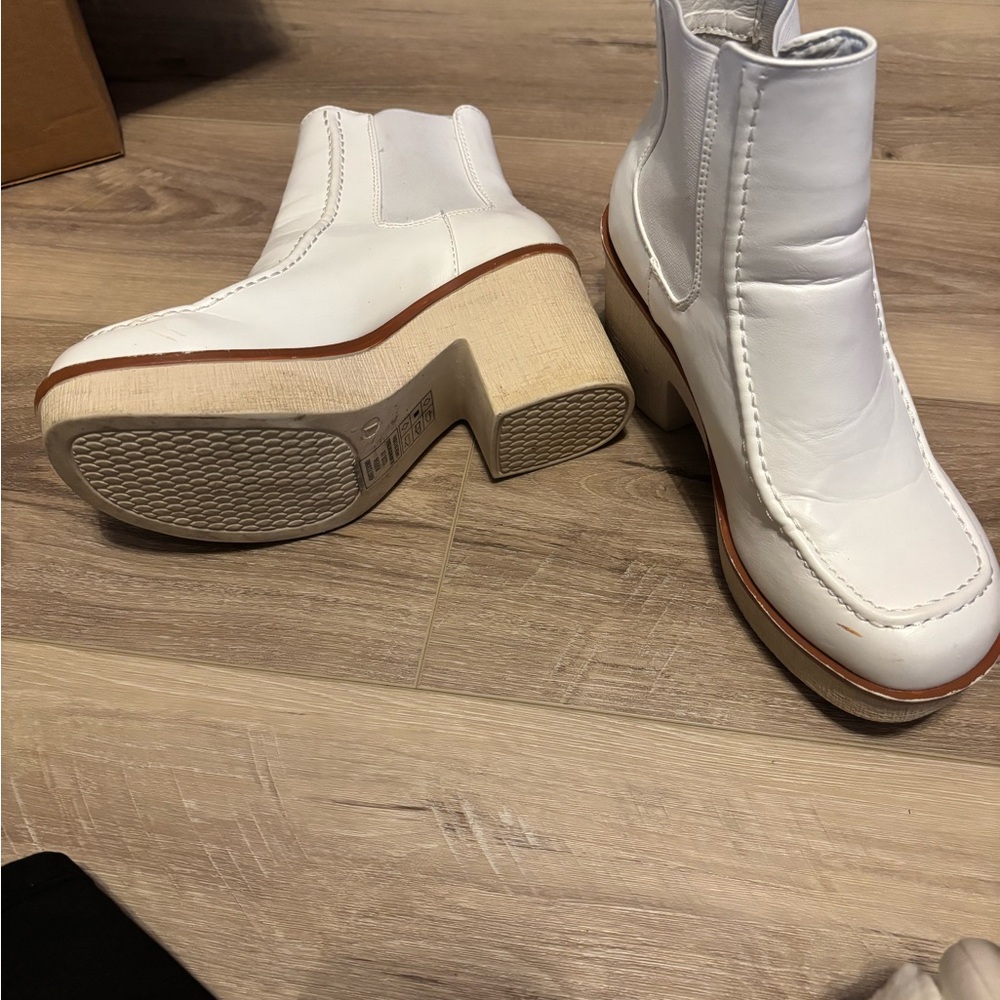 Pierre Dumas White Ankle Boots - Picture 4 of 4